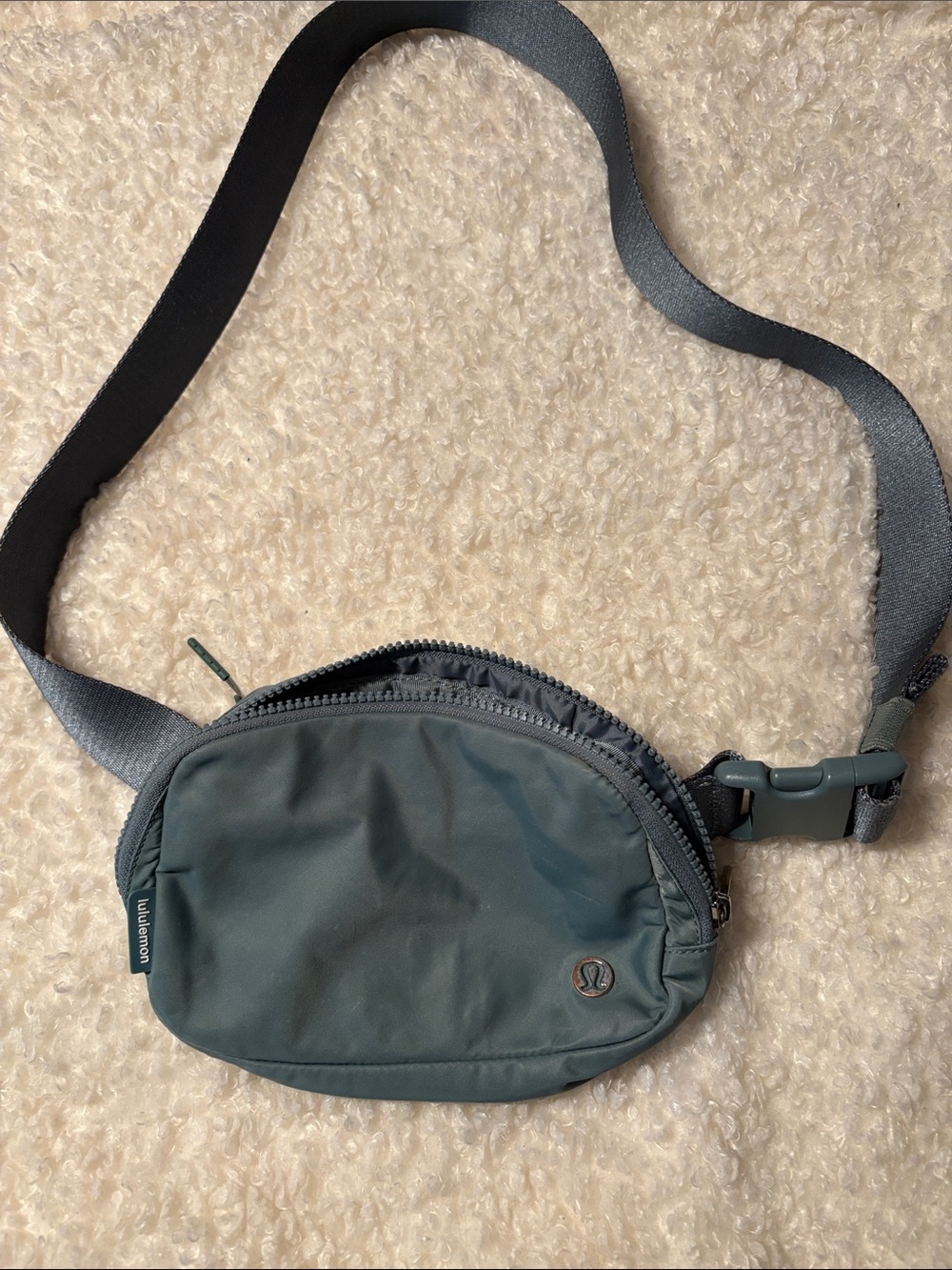 lululemon athletica Dark Green Crossbody Belt Bag with Black Strap